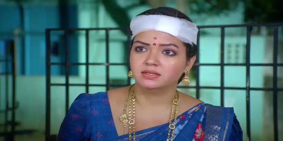 Parvathy Opposes Bhuvaneshwari - Sandhya Raagam