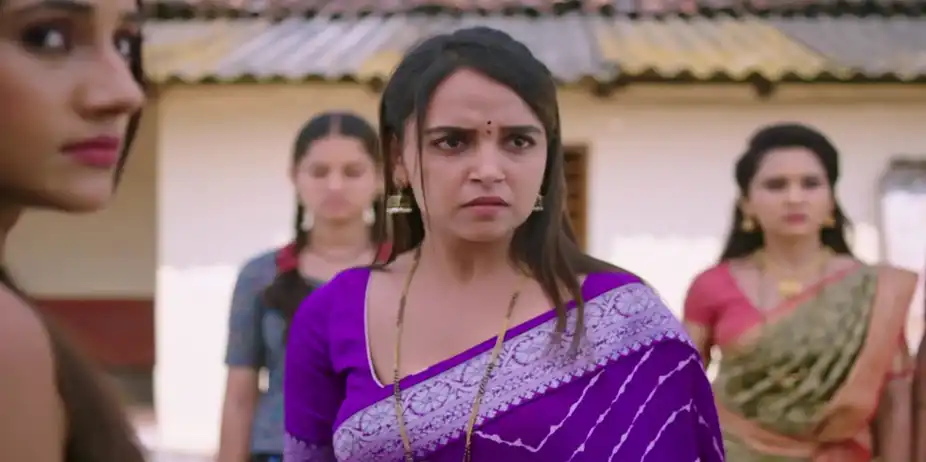 Parvathi Slaps Pinki over Insult - Annayya