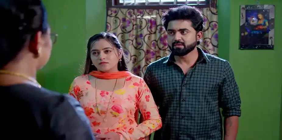Rithika Hits Ambika - Akale