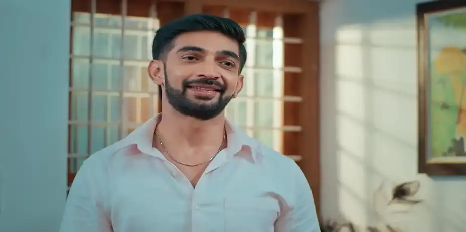 Molly Diverts Naveen's Attention - KrishnaGadha