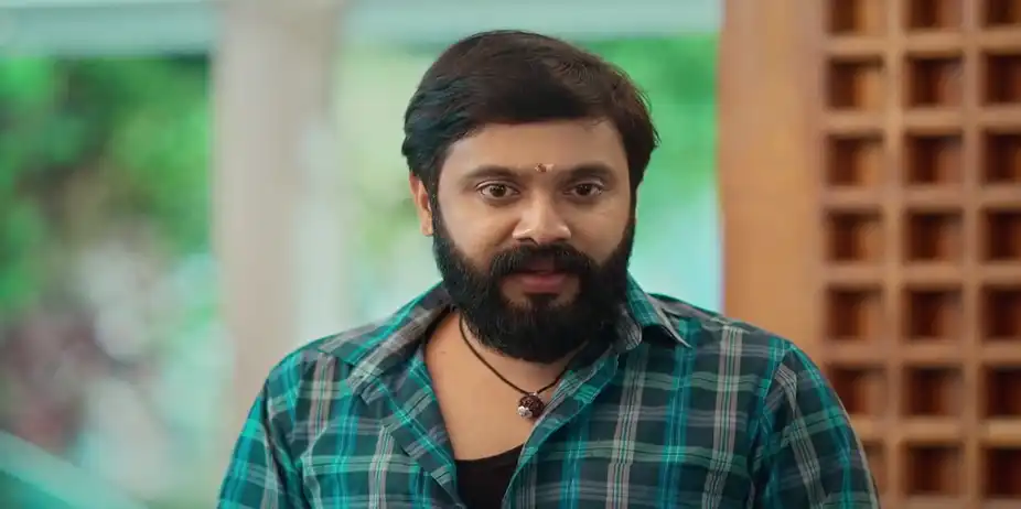 Giri Shares a Good News with Padmanabhan - Valyettan