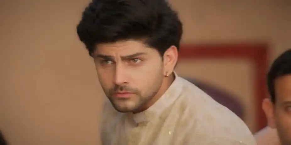 Chauhan Family Is Saved from Karishma's Attack - Vasudha