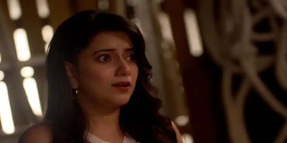 Parul Sneaks Into Shirin's Hideout - Parineeta
