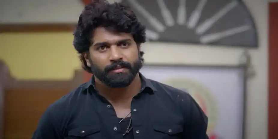 Karna Ridicules the Inspector - Chinnan SIru Kiliye