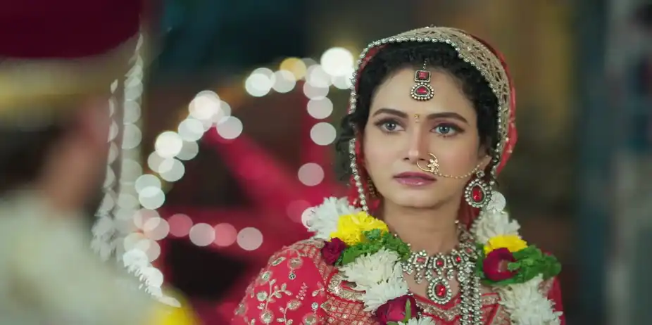Jeetu Takes Out a Trident to Kill Sheena - Gharwali Pedwali