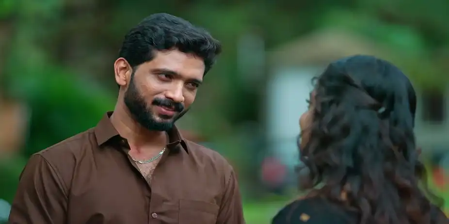 Parvathi Claims to Love Siddharth - Valyettan