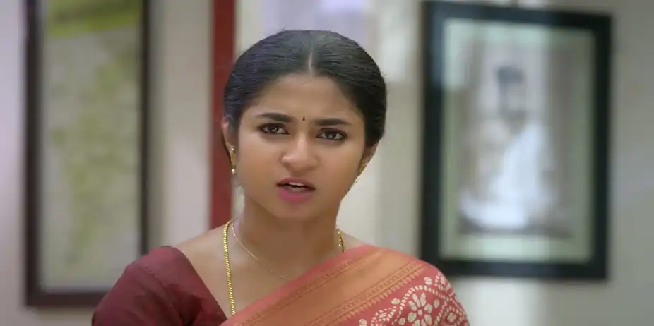 Indhu Rebukes the Inspector - Chinnan Siru Kiliye