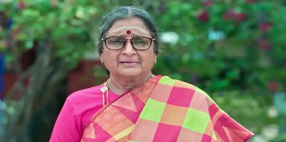 Parmeshwari is Stunned to See Revathi - Karthigai Deepam