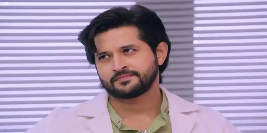 Unnati Is Startled to Find Vikrant at the Clinic - Jaane Anjaane Hum Mile