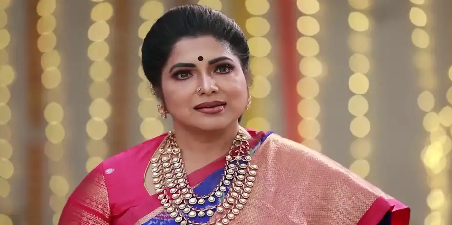 Jayarani Poses As Hasina - Varisu