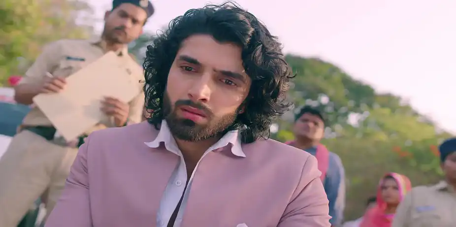 Raghav Is Shocked by a Woman’s Suicide - Jaane Anjaane Hum Mile
