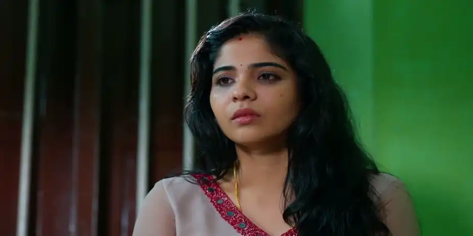 Radha Has a Word with Raju - Akale