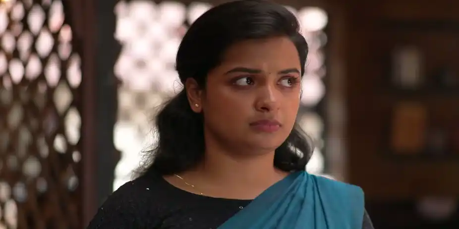 Gopalakrishnan Mocks Shalini - Kudumbashree Sharada