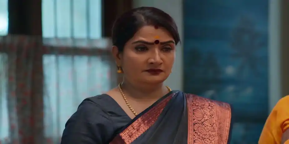 Sarah Berates Jayabharathy - Snehapoorvam Shyama