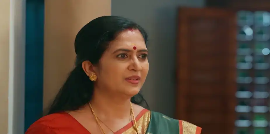 Padmanabhan Conducts a Puja - Valyettan