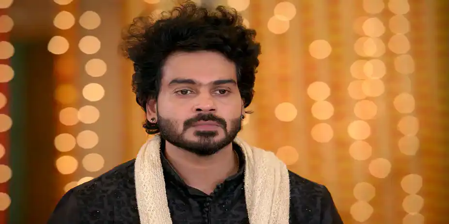 Jeeva Poses With Meenakshi - Vaagai Sooda Vaa