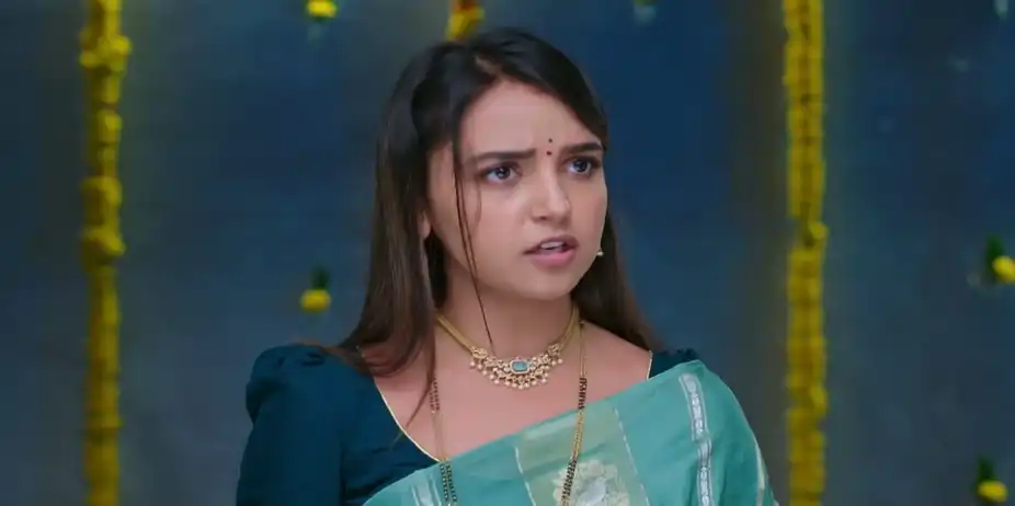 Parvathi Assures Everyone about Rathna’s Health - Annayya