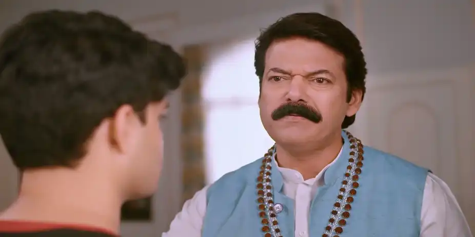 Nakul Shows Saru a Video