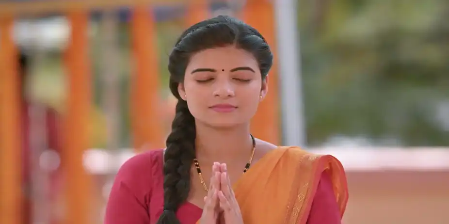 Saru and Ved Circle the Temple Together - Saru