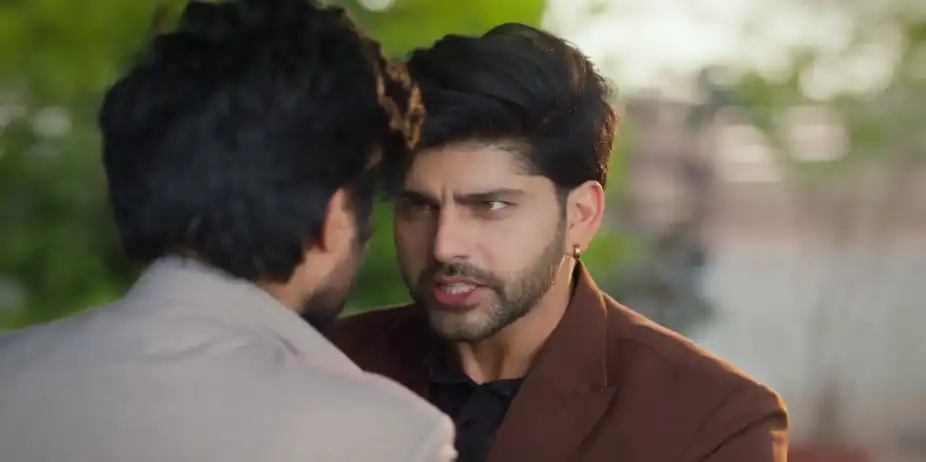 Devansh Beats Up Samar - Vasudha