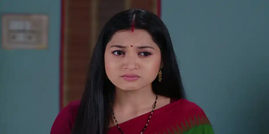 Dev Stands by Archana in Grief