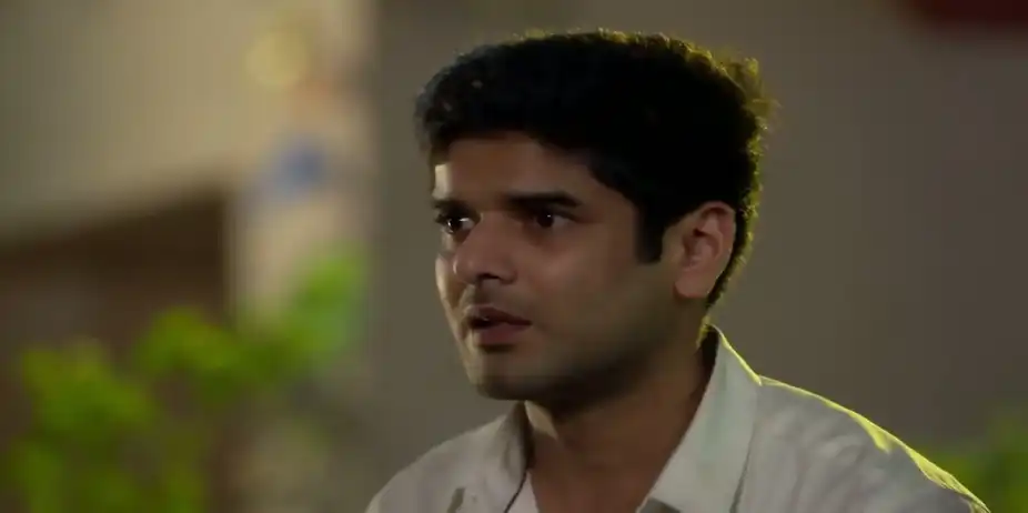 Parul Sees Soumitro and Gayatri’s Wedding Photo - Parineeta