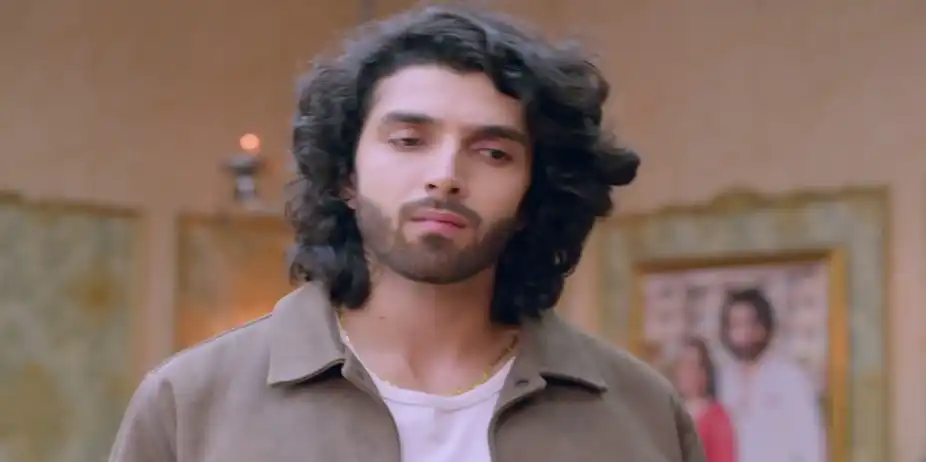 Raghav Is Moved by a Memory from the Past - Jaane Anjaane Hum Mile