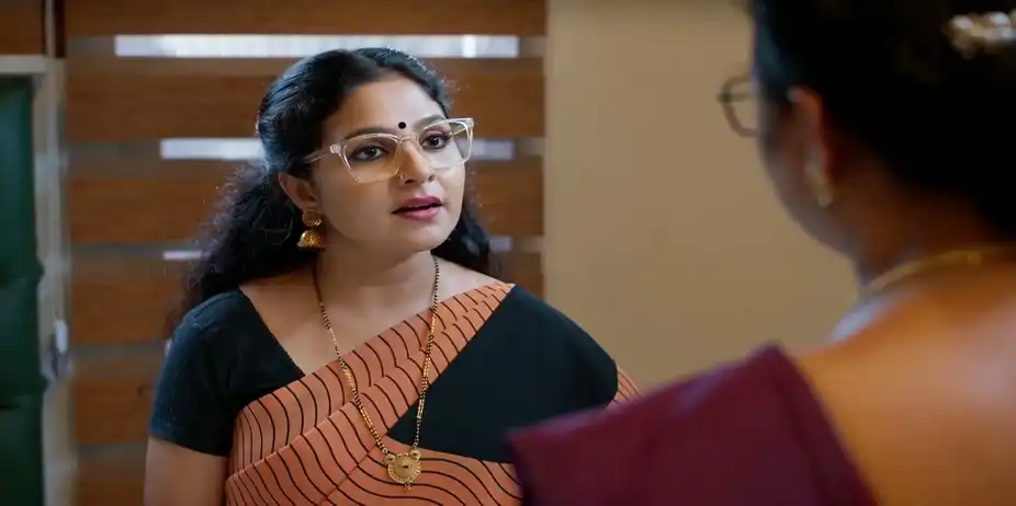 Padmavathy Challenges Ambika - Akale