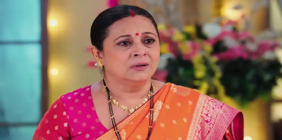 Lakshmi Scolds Meenakshi - Lakshmi Nivas