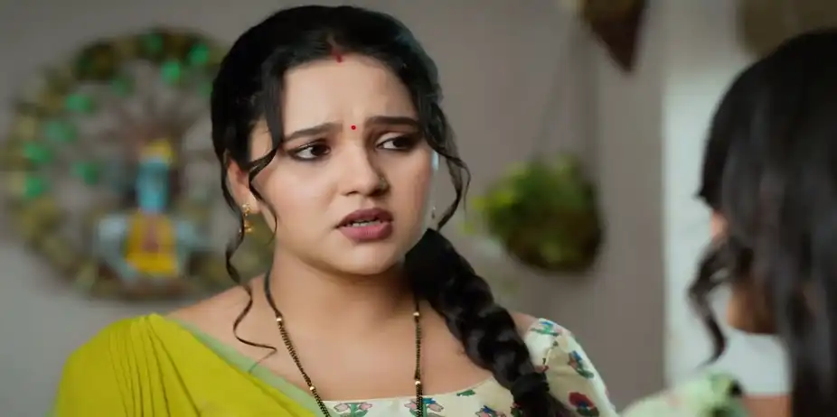 Vasudha Shares Her Troubles with Divya - Vasudha