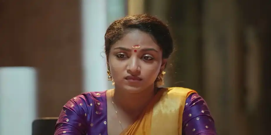 Giri's Sisters Try to Cheer Up Parvathi - Valyettan