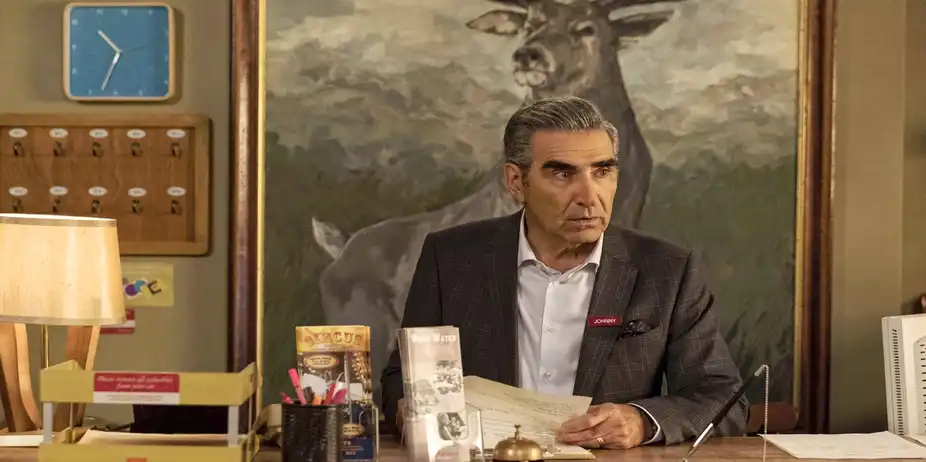 Schitt's Creek S4 E1 - Dead Guy In Room 4