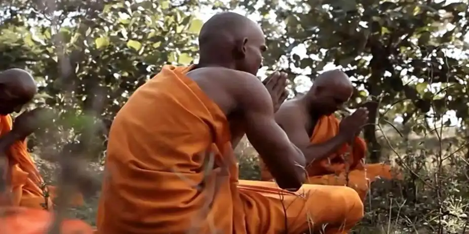 Yun To Chalte Rahe Tum Akele