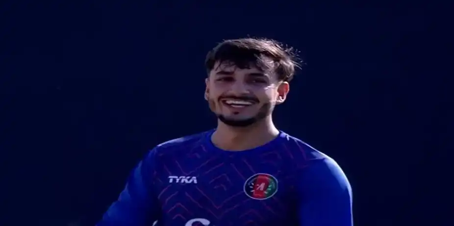 Zia ur Rehman spins his web with a 3-fer