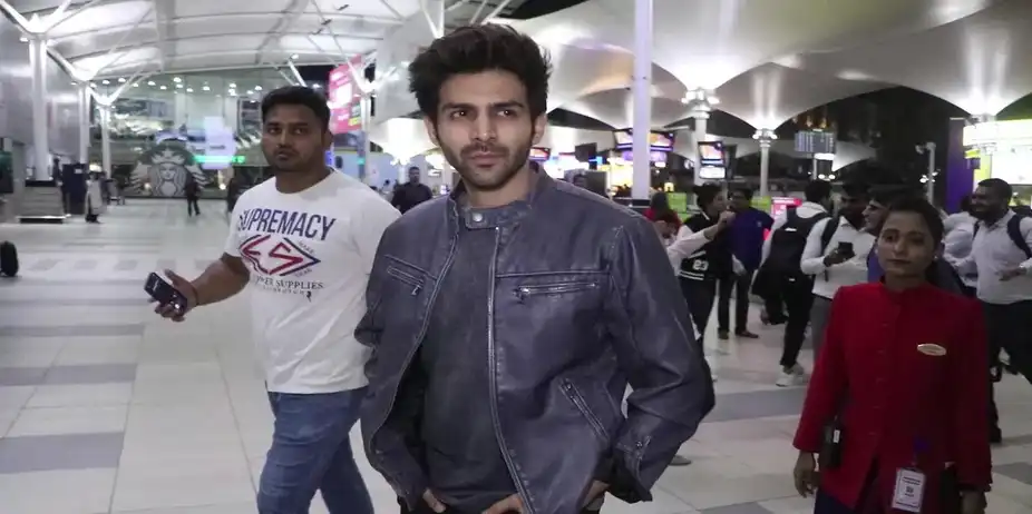 Sartik Spotted At Airport