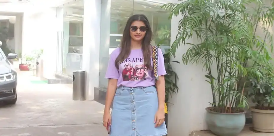 Pooja Spotted At Dubbing Studio