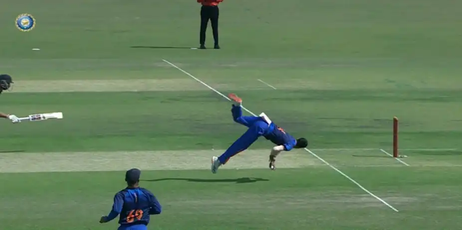 Gone! Izhar's Outlandish Run-out