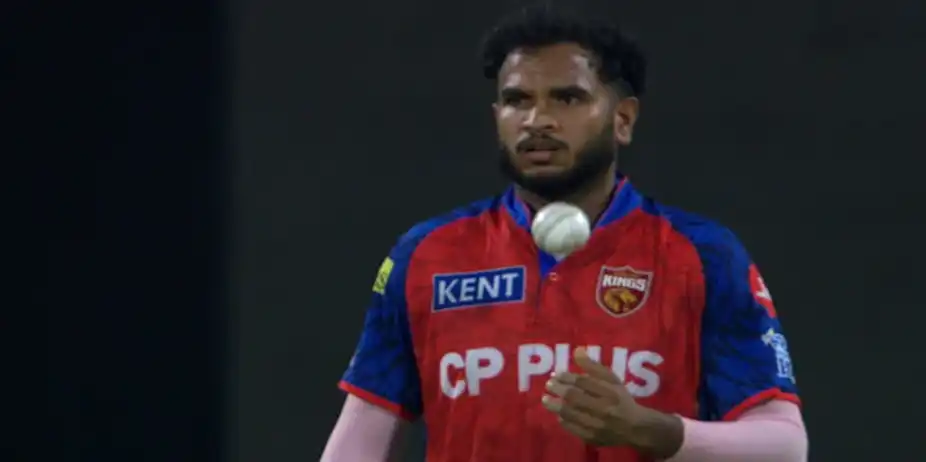 Vyshak's 2/38  vs CSK