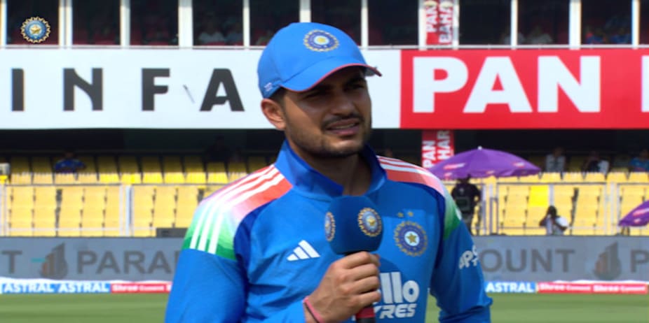 Auqib Makes His Debut: Gill