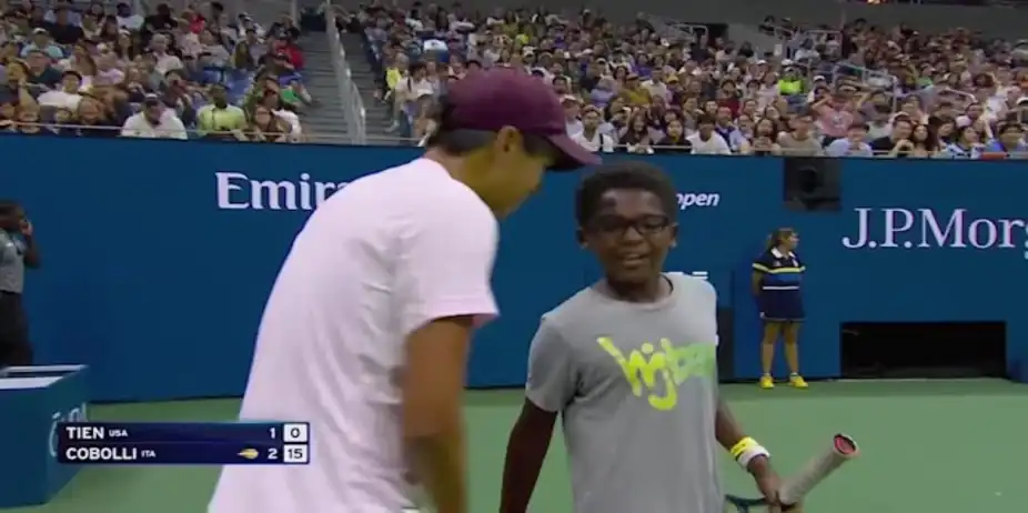 Young Fan Plays!