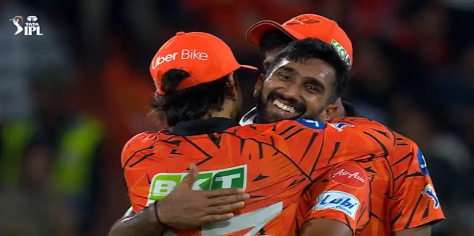 Action Recap: RCB Inns, 7 to 10 Overs