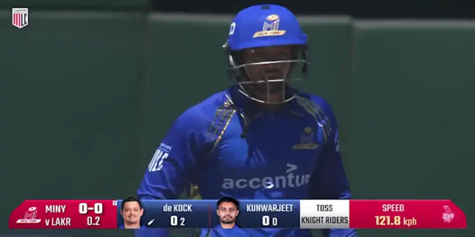 de Kock Finds the Fence!