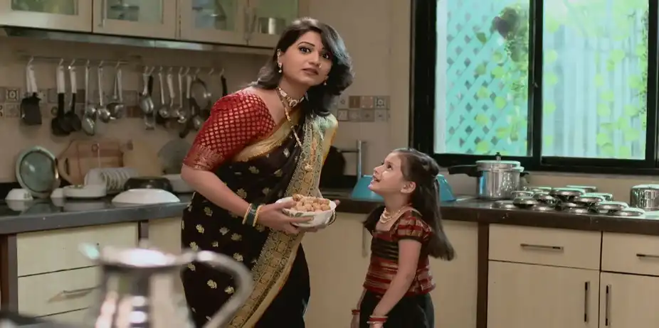 Nakalat Saare Ghadle S2 E301 - Makar Sankranti with the Rangde Patils