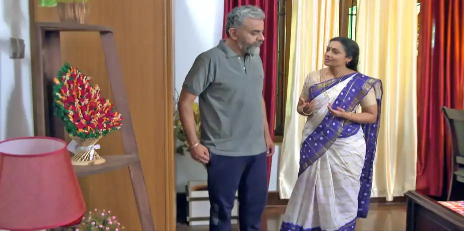 Kudumbavilakku S1 E22 - Sumithra Apologises to Sidharth