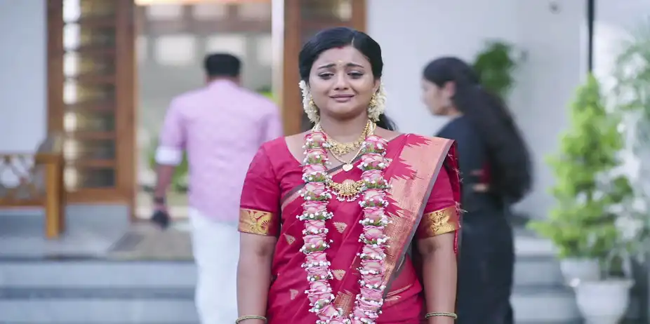 Ee Puzhayum Kadannu S1 E167 - Kaveri Stands Alone in Despair