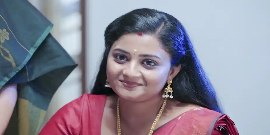 Ee Puzhayum Kadannu S1 E170 - Kaveri Weaves a False Story
