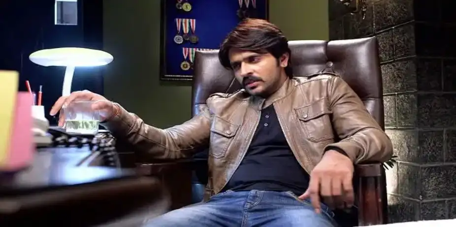 Rangrasiya S1 E62 - Rudra sees his Mother'S picture at Tejawat's house