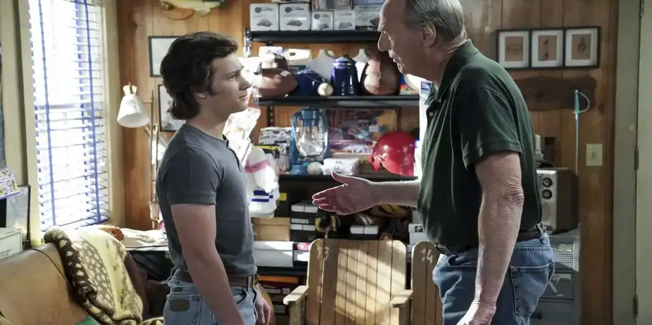 Young Sheldon S5 E18 - Babies, Lies and a Resplendent Cannoli