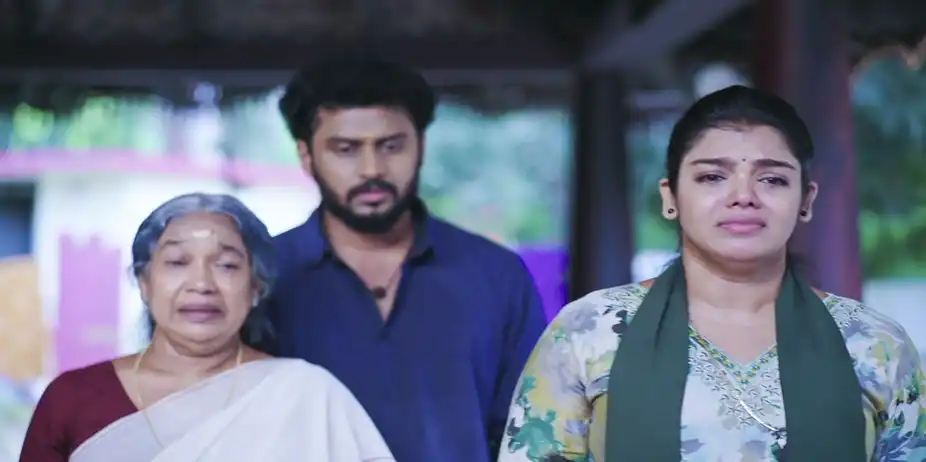 Ee Puzhayum Kadannu S1 E169 - Saradha Triggers Ganga's Fury