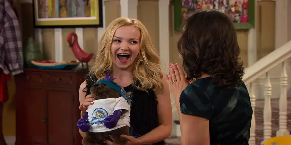 Liv and Maddie S2 E13 - Gift-A-Rooney